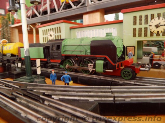 Trix Express, Unikat Dampflokomotive wartet auf Ausfahrt