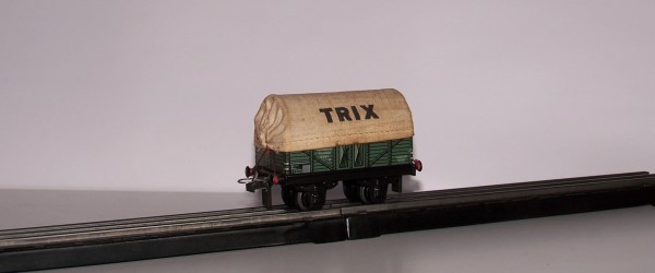Trix Express kurzer Planwagen mit der Aufschrift TRIX