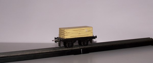 Trix Express kurzer Bretterwagen zum Holztransport