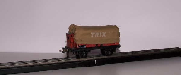 Trix Express Planwagen mit der Aufschrift TRIX