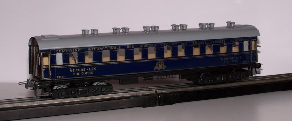 Der Schlafwagen der internationalen Modellschnellzugwagenserie Wagon Lit von Trix Express