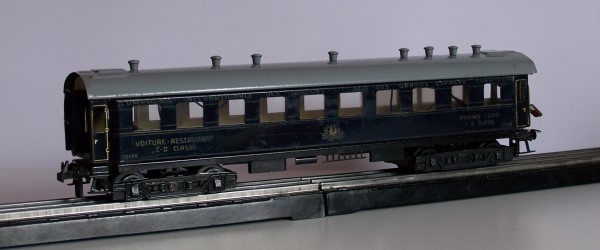 Der Speisewagen der internationalen Modellschnellzugwagenserie Wagon Lit von Trix Express